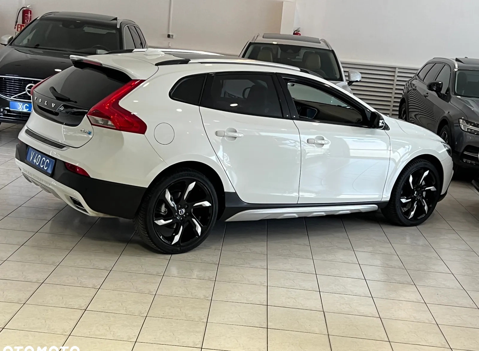 Volvo V40 cena 85900 przebieg: 142000, rok produkcji 2016 z Pilawa małe 562